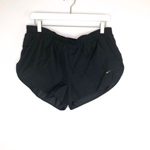 NIKE BLACK TRAINING SHORTS